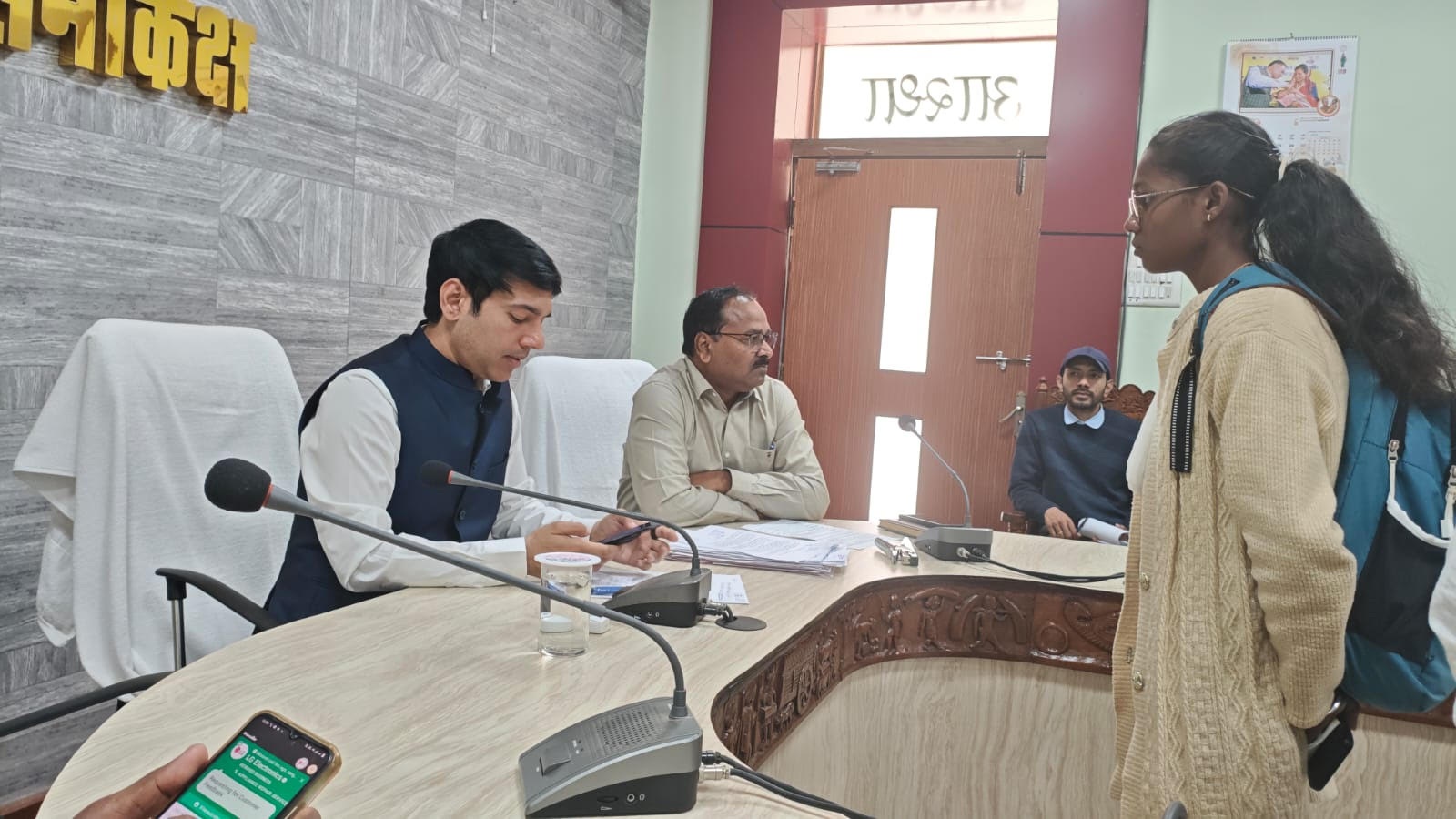 जनदर्शन में छात्रा की राह हुई आसान  अब छात्रावास में रहकर पूरी होगी पढ़ाई