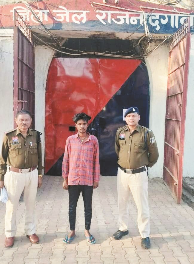 बाइक से  शराब तस्करी, आरोपी गिरफ्तार