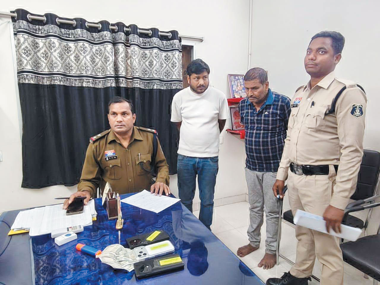 ऑनलाइन क्रिकेट सट्टा, दो गिरफ्तार, एक फरार