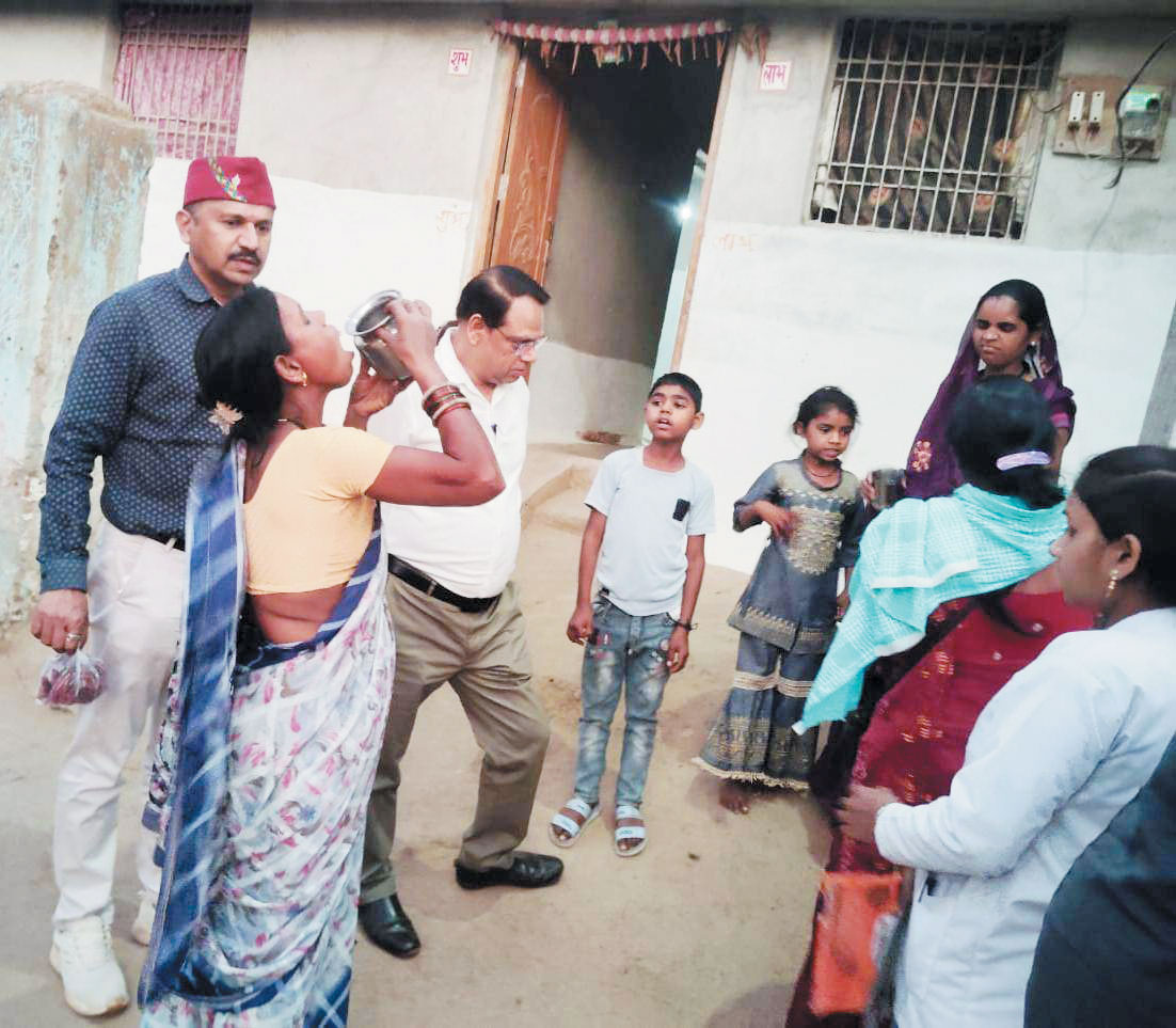 बीमारी से बचाव, खिलाई जा रही दवा