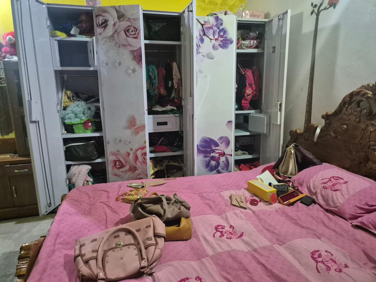 सूने मकान से 30 लाख के सोने चांदी के जेवर सहित नगदी चोरी