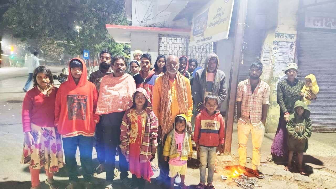 झारखंड के ईंट भट्टे से मुक्त कराए मजदूर सकुशल सारंगढ़ लौटे