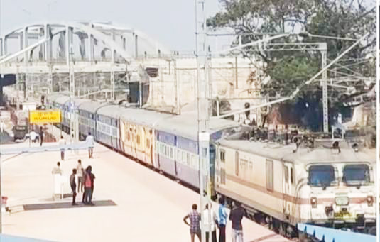 जिस राह से बापू गुजरे उसे नैरो से ब्राडगेज में बदलने लगे 105 साल