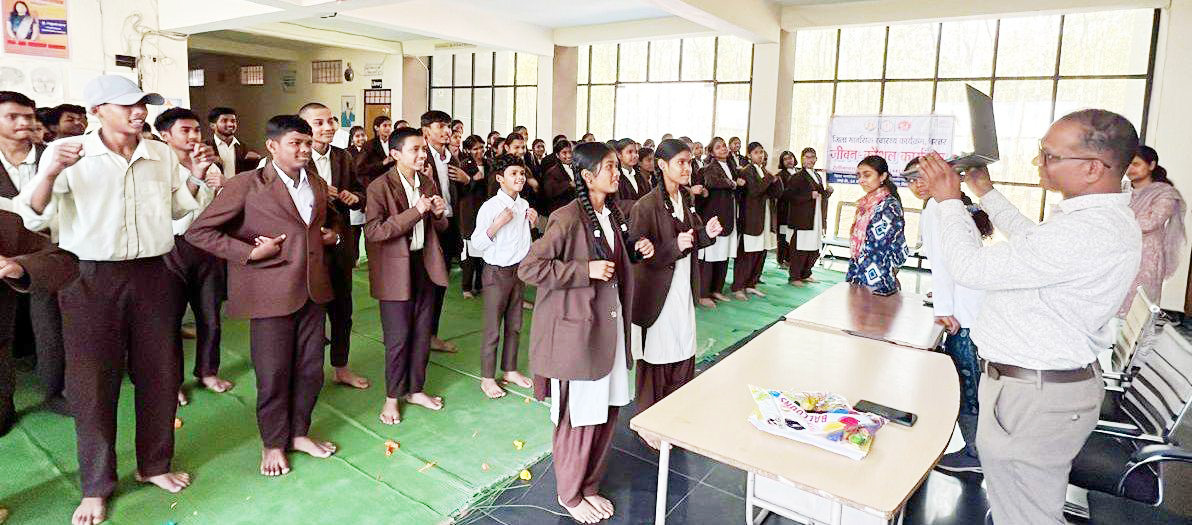 प्रयास आवासीय विद्यालय में जीवन कौशल और तनाव प्रबंधन पर विशेष सत्र
