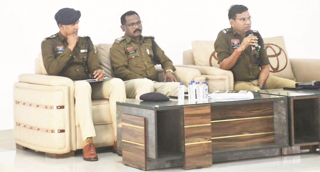 थाना मुंशी और मददगारों का एक दिवसीय प्रशिक्षण