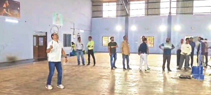 खुर्सीपार इंडोर स्टेडियम में बैडमिंटन की शुरुआत