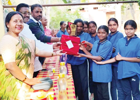 प्री मैट्रिक कन्या छात्रावास में कक्ष साज-सज्जा स्पर्धा