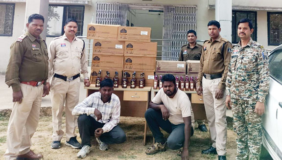 104 लीटर अंग्रेजी शराब के साथ दो तस्कर गिरफ्तार