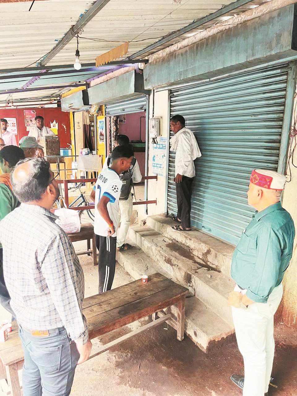 7 दुकानें सील, 8 नल कनेक्शन निगम ने काटे