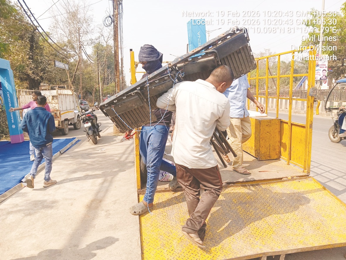 अतिक्रमण : सडक़ घेरने पर निगम ने जब्त किया टेंट