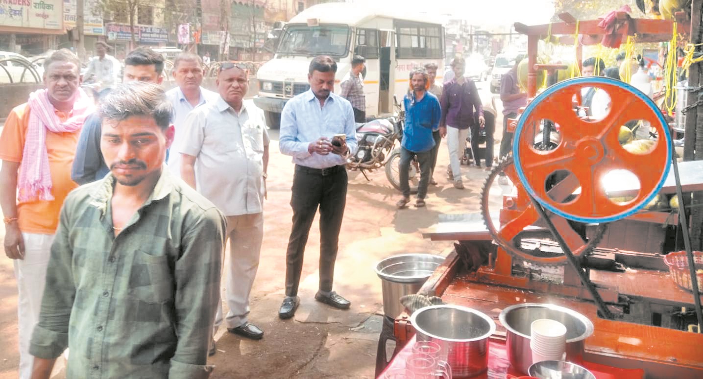 सडक़ बाधा करने पर 92 सौ का अर्थदण्ड