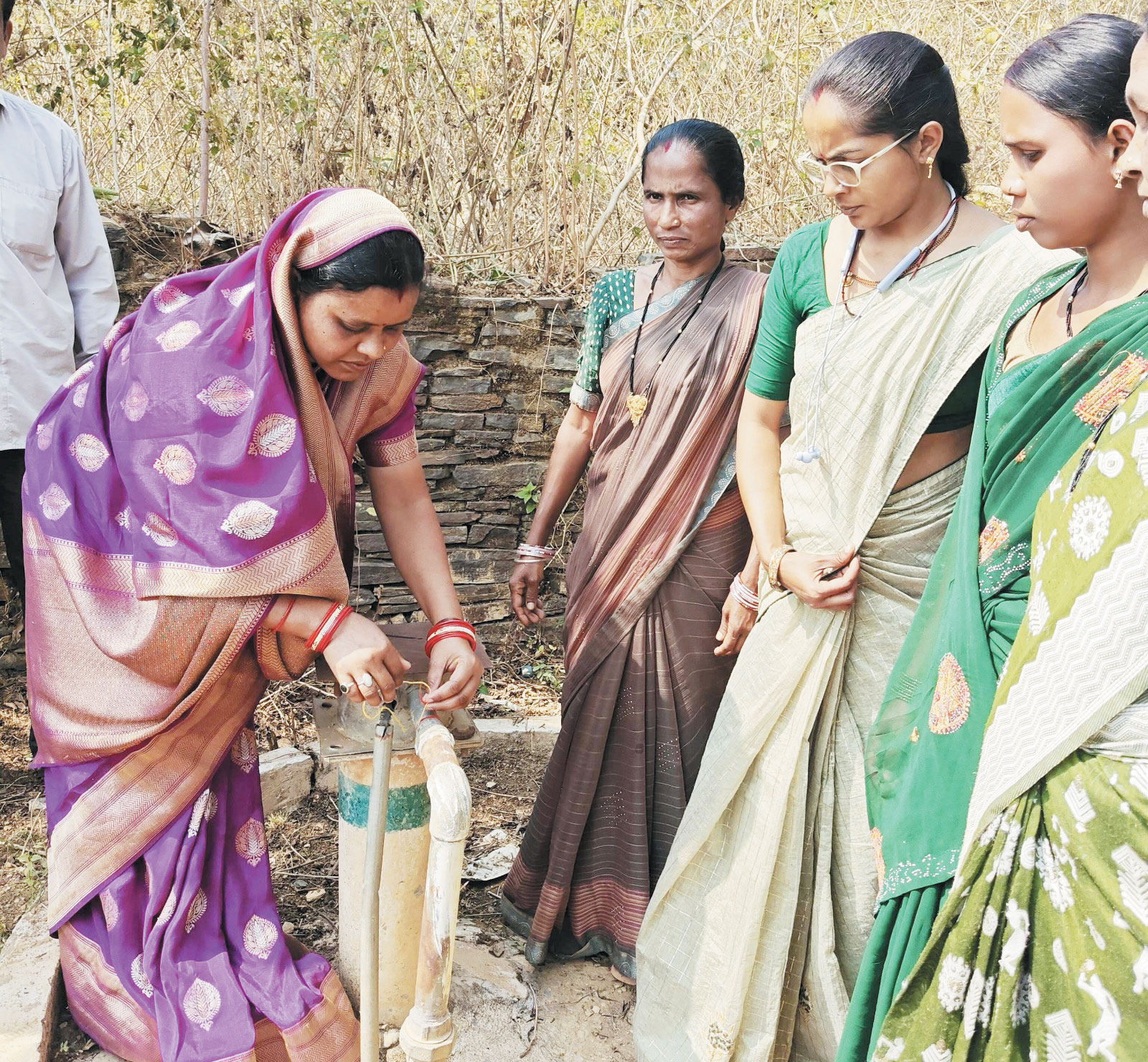 छोटे पाराकोट में जल अर्पण दिवस पर जल संरक्षण का संकल्प