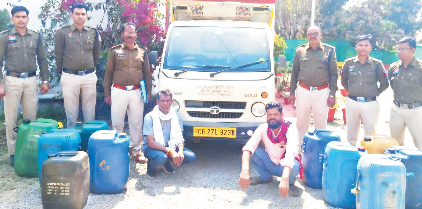 डीजल-पेट्रोल चोरी, दो आरोपी गिरफ्तार, वाहन सहित लाखों की बरामदगी