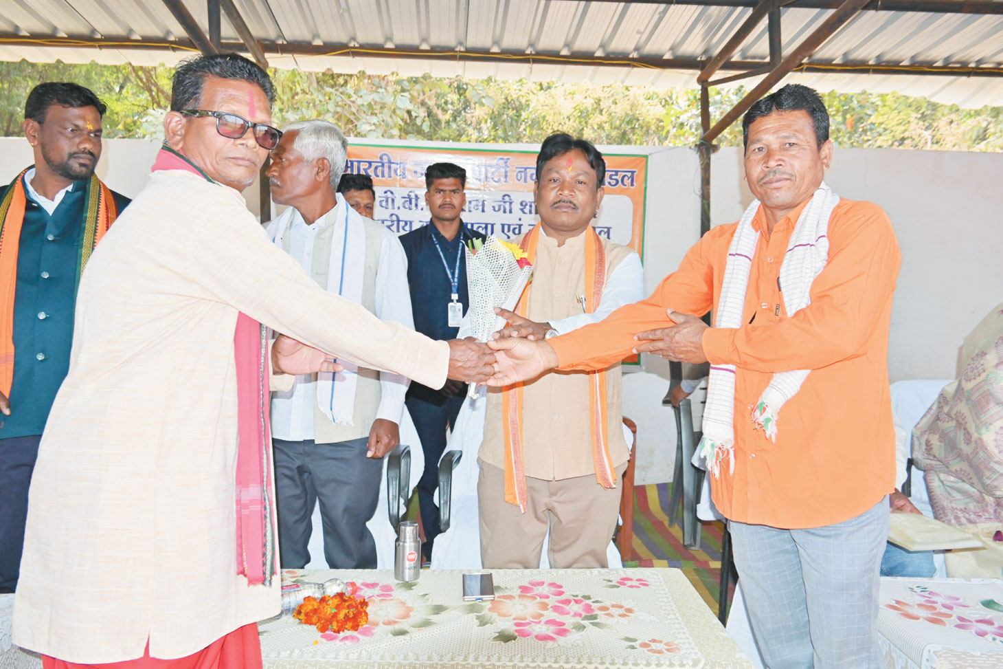 नगरनार जन चौपाल में सांसद ने गिनाईं उपलब्धियां, कहा- ‘मोदी की गारंटी’ से संवर रहा है छत्तीसगढ़ और बस्तर