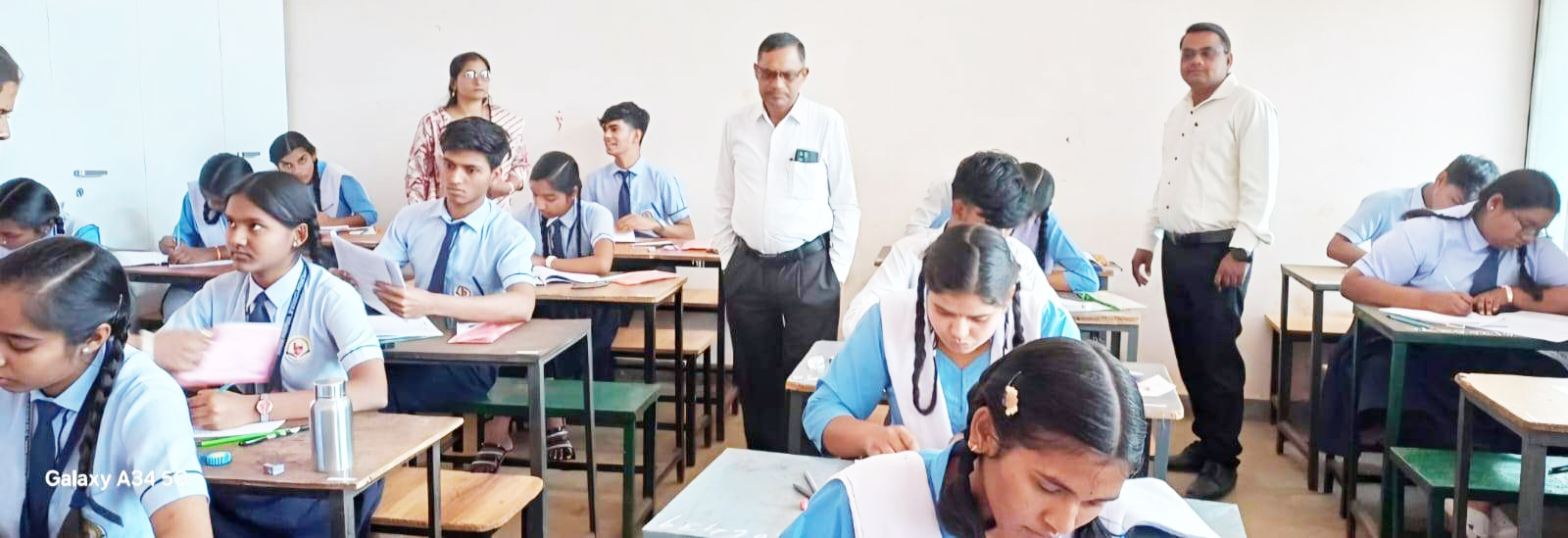 सीजी बोर्ड परीक्षा शुरु: डीईओ ने किया निरीक्षण