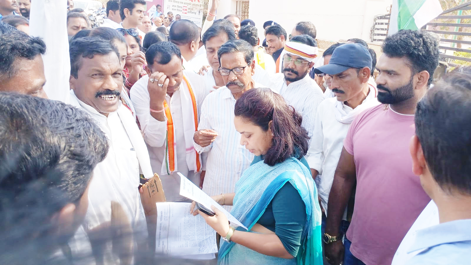 मनरेगा कानून में बदलाव के विरोध  में कांग्रेस ने सौंपा ज्ञापन