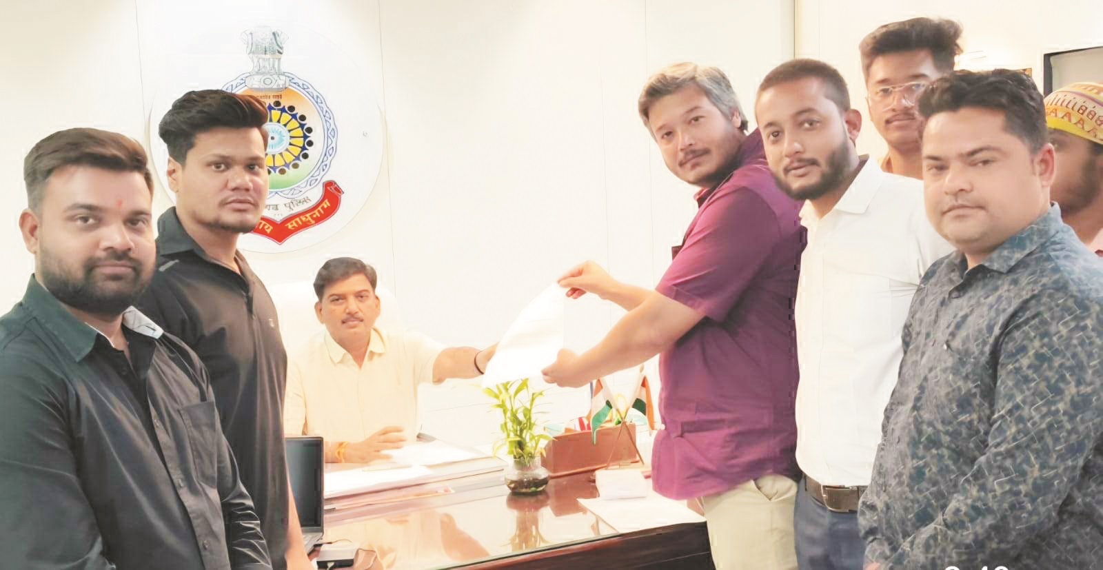 शराब, सट्टा-जुआ के विरोध में युवा कांग्रेस ने एसपी को सौंपा ज्ञापन