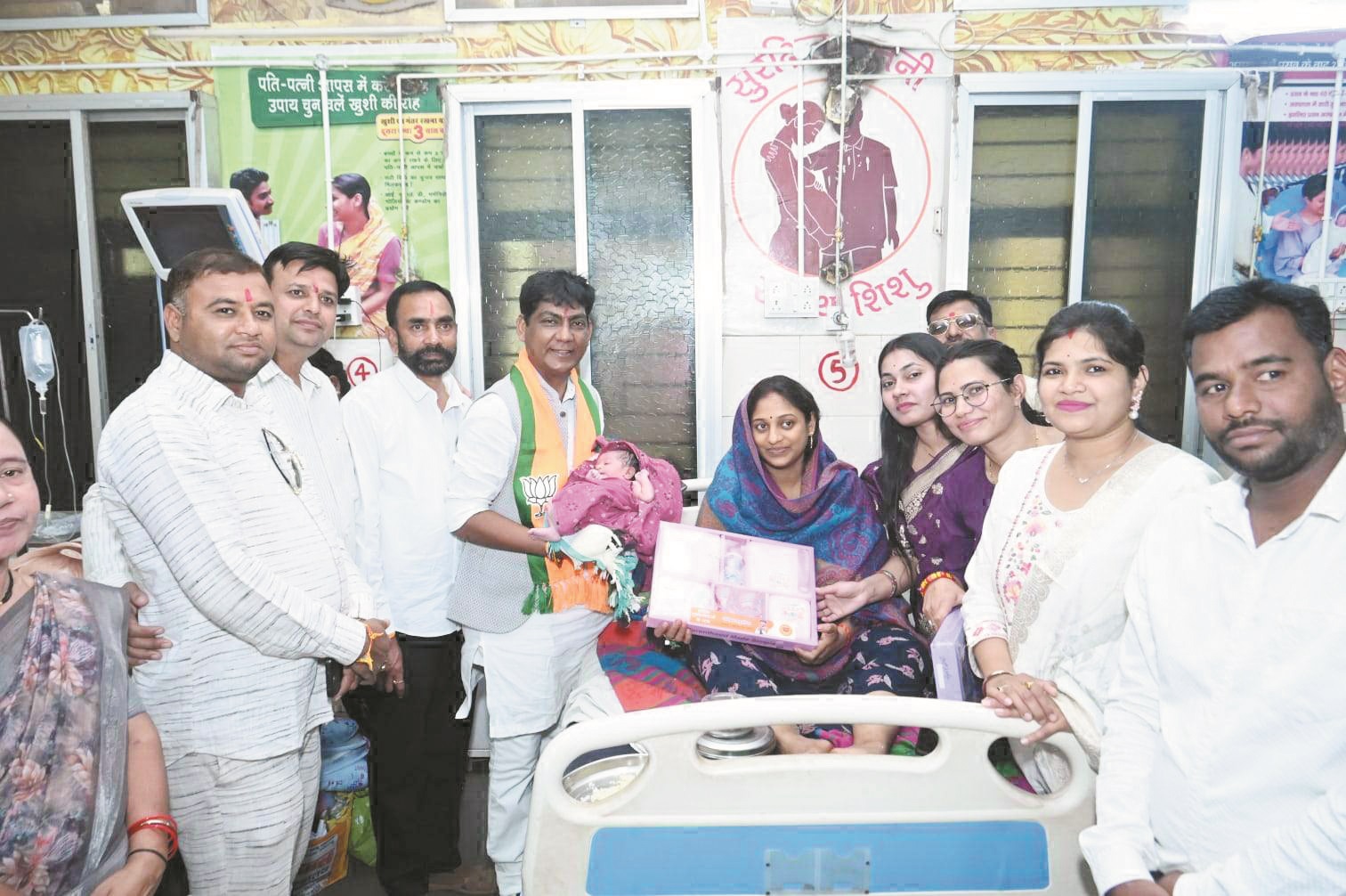 सीएम के जन्मदिन पर जिला अस्पताल में हितग्राही संपर्क-सम्मान अभियान