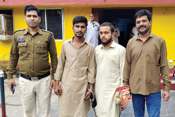 आपसी विवाद पर चाकू मारने वाले 3 युवक मौदहापारा से गिरफ्तार