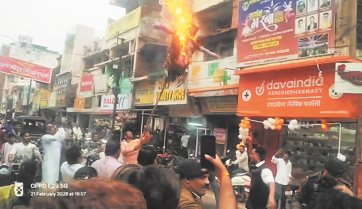 होली पर्व पर शराब बिक्री का फरमान, सीएम का फूंका पुतला