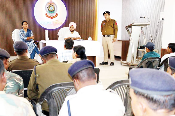 डायल-112 आपातकालीन सेवा को और प्रभावी बनाने बैठक, त्वरित रिस्पांस के निर्देश