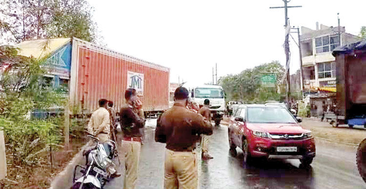 ट्रक की चपेट में बालक की मौत, दादा जख्मी