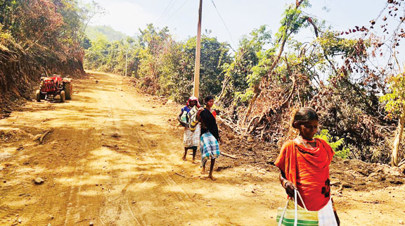 लाल आतंक का अंधेरा छंटा, नक्सलियों के सुरक्षित ठिकाने ‘गोगुंडा’ में पहली बार जला बल्ब, ग्रामीणों में हर्ष का माहौल