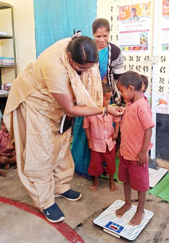 आंगनबाड़ी केंद्रों में मनाया जा रहा वजन त्यौहार