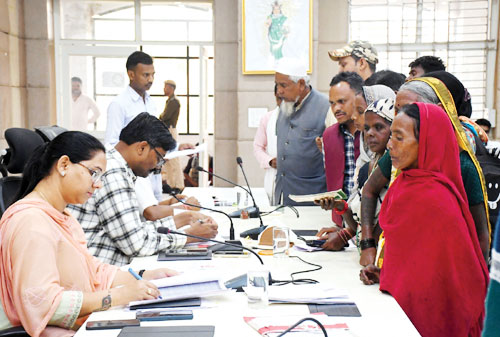 जनदर्शन में कलेक्टर ने सुनी समस्याएं