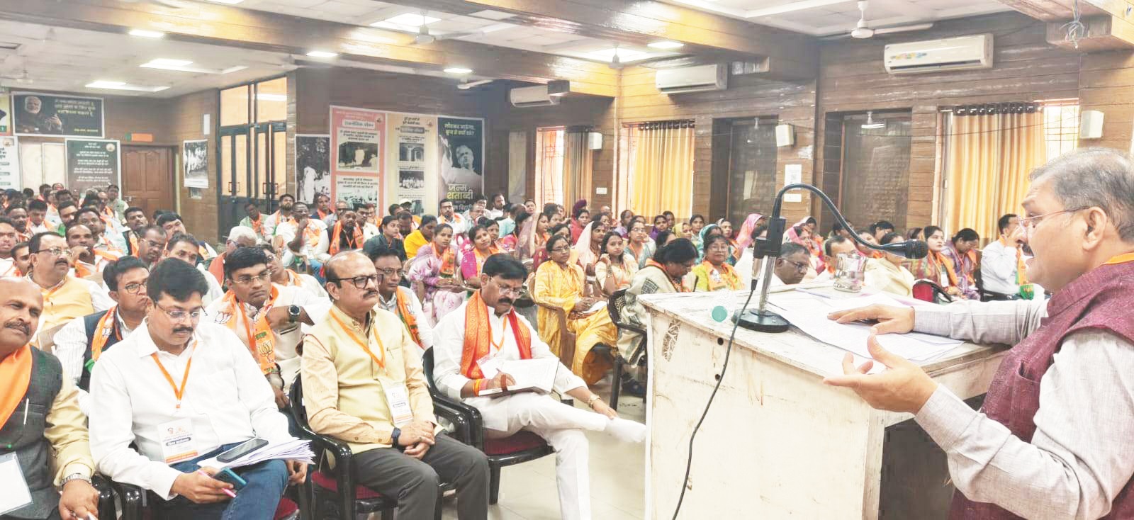 भाजपा की कार्यशाला : प्रशिक्षकों ने दिया प्रशिक्षण, 14 विषयों पर हुआ मंथन