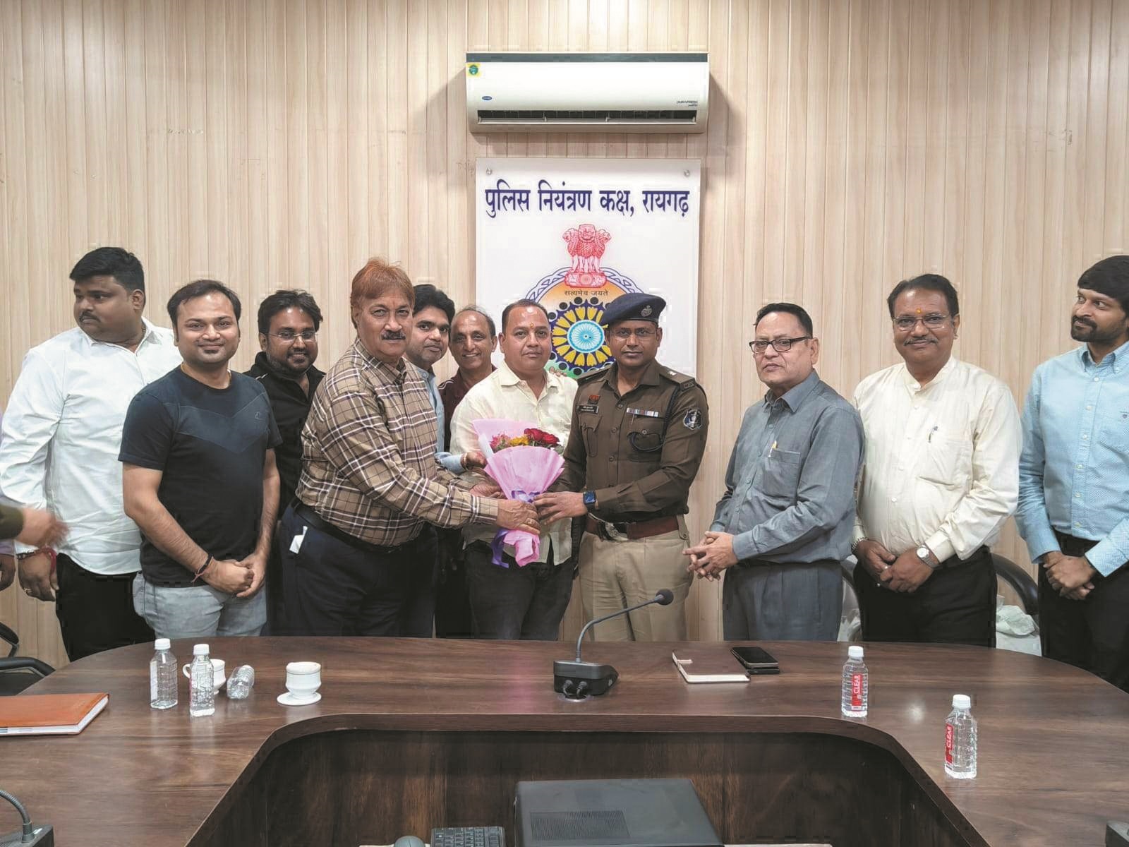 पुलिस और सराफा कारोबारियों की बैठक, अपराधों की रोकथाम पर जोर -
