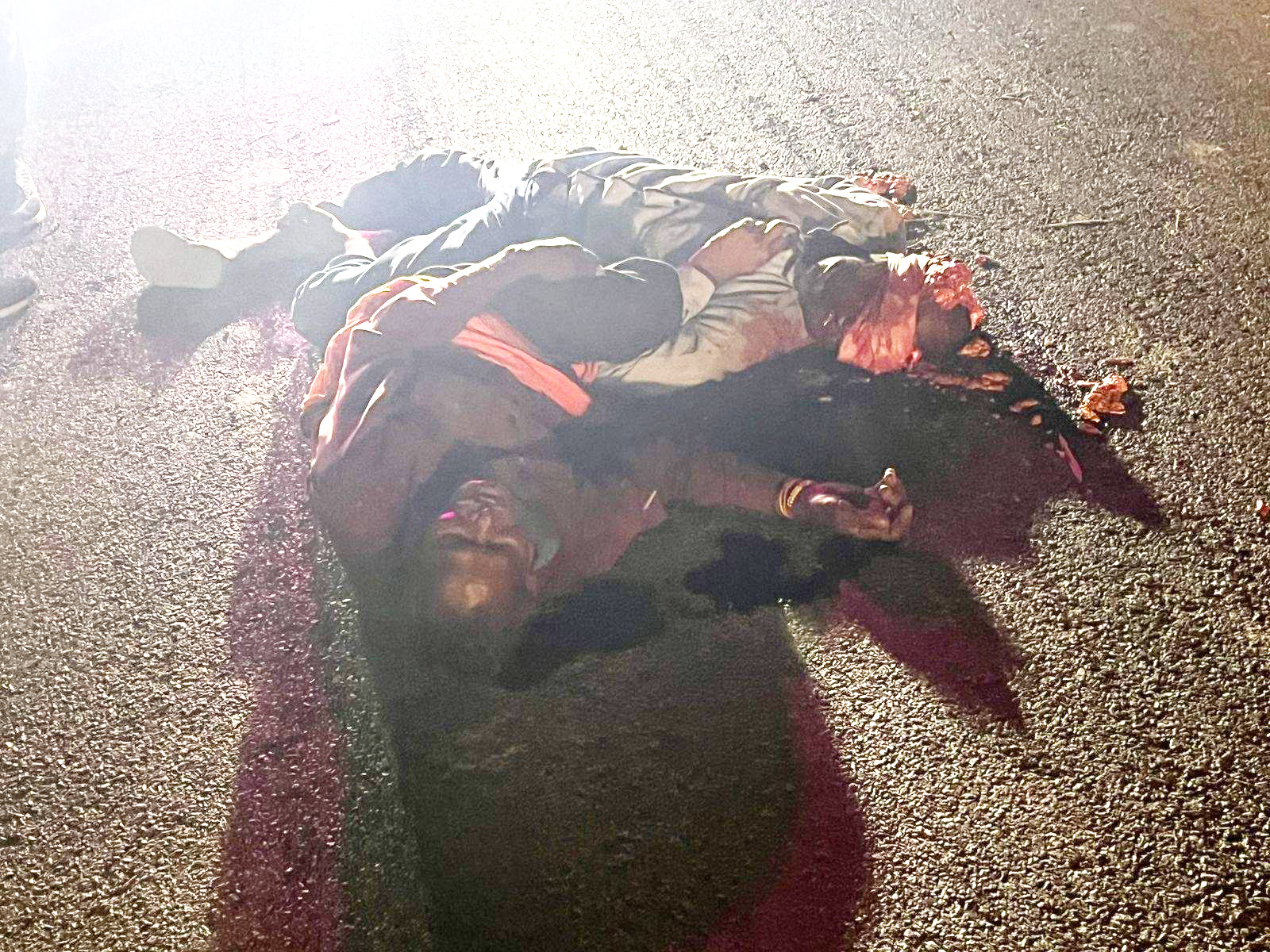 वाहन की चपेट में युवक की मौत, दूसरा गंभीर