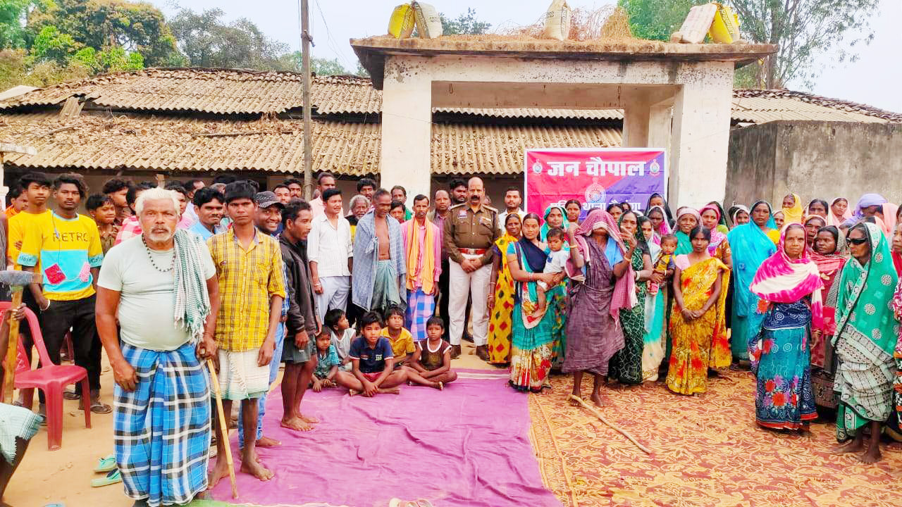 ग्रामीणों को नशा मुक्ति व साइबर सुरक्षा के प्रति किया जागरूक