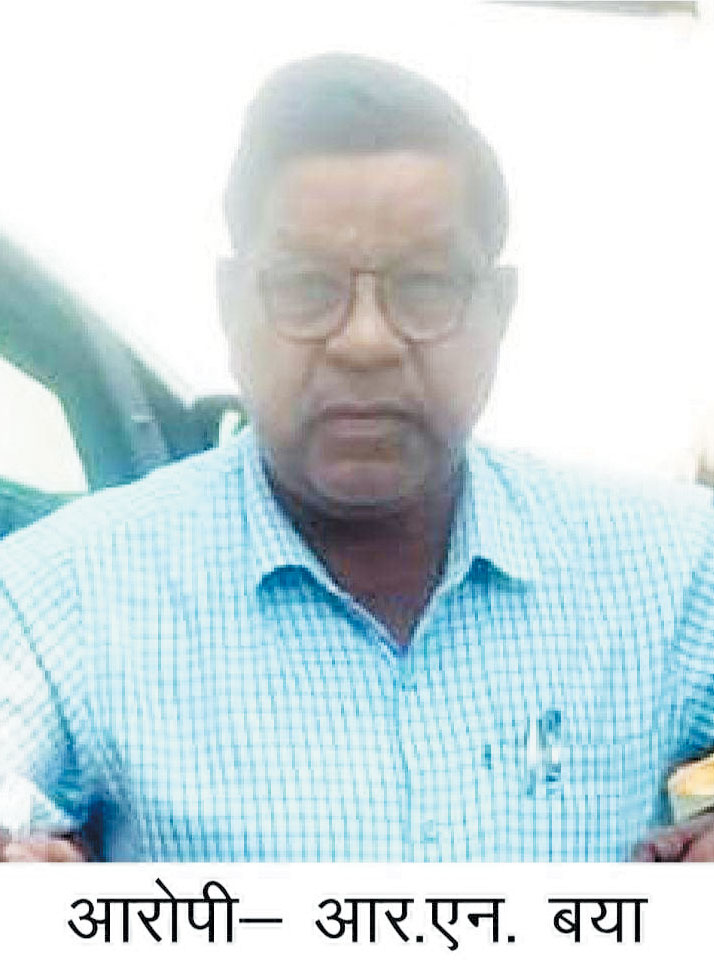 रेलवे स्टेशन में 15 हजार रिश्वत लेते प्राचार्य गिरफ्तार