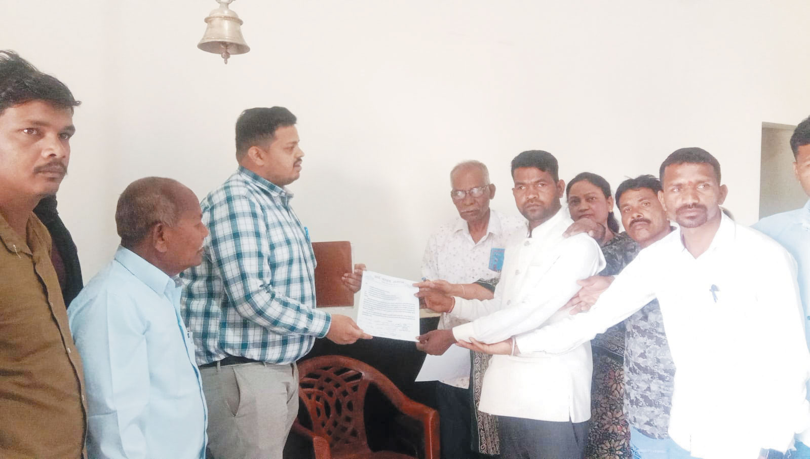 यादव जी की लव स्टोरी का विरोध, सर्व यादव समाज ने सौंपा ज्ञापन