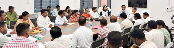 बस्तर संभागायुक्त ने केशकाल में समीक्षा बैठक ली