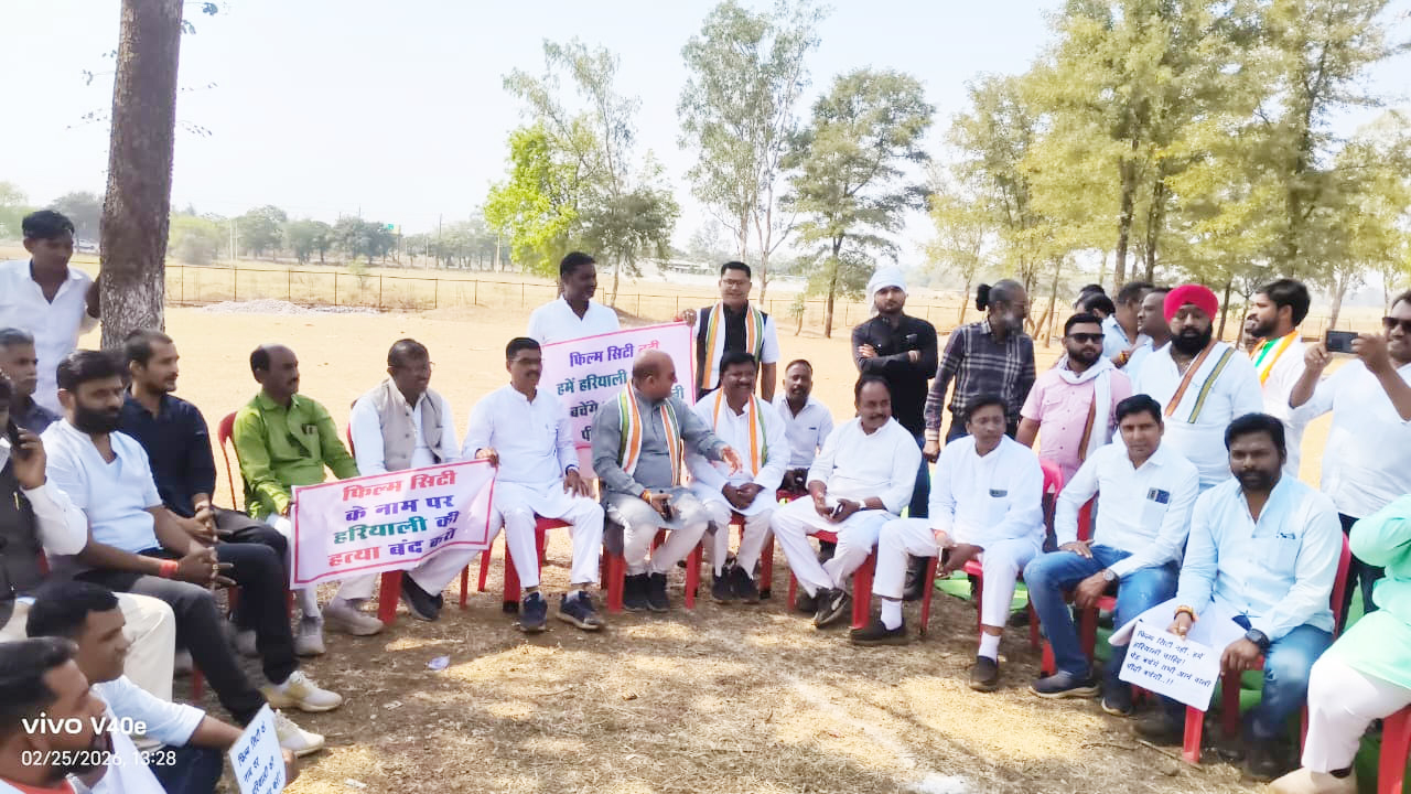 फिल्म सिटी के खिलाफ कांगे्रस का प्रदर्शन