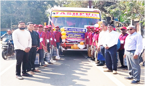 कृषक भ्रमण सह प्रशिक्षण: पशुपालक  दल को झंडी दिखा भेजा झारखंड