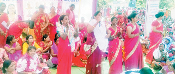 आंगनबाड़ी कार्यकर्ताओं और सहायिकाओं की हड़ताल शुरू