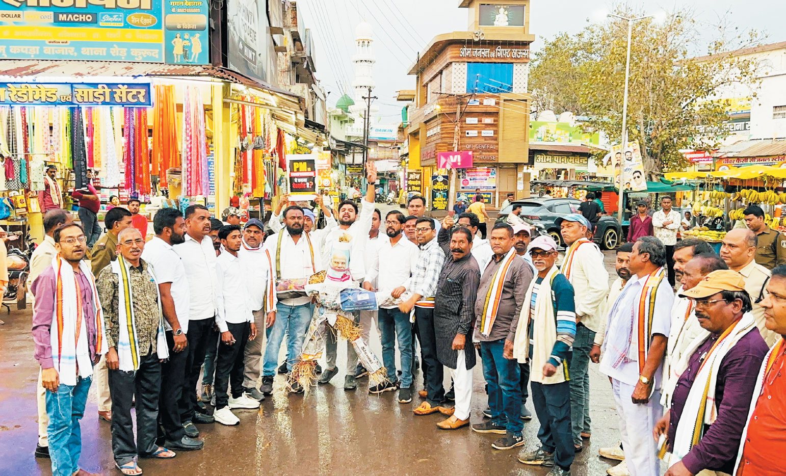 युकां राष्ट्रीय अध्यक्ष की गिरफ्तारी का विरोध, युकांइयों ने पीएम का फूंका पुतला