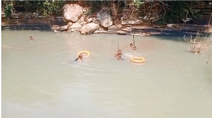 नाला में नहाते डूबे ग्रामीण की मिली लाश