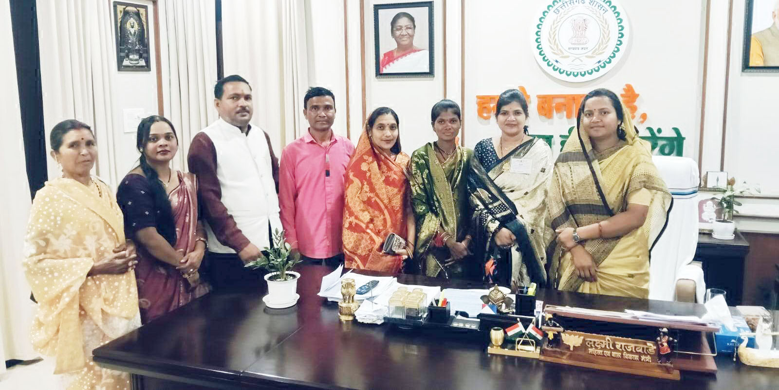 मंत्री लक्ष्मी राजवाड़े से मिले महासमुंद के जनप्रतिनिधि