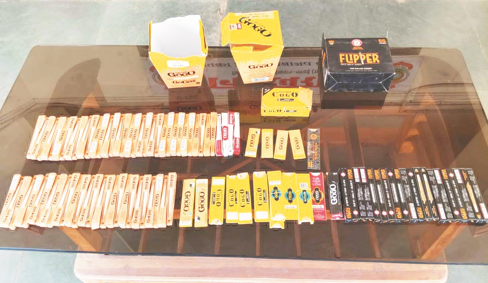 तम्बाकू उत्पाद बेचने वाले 13 दुकानदारों पर कार्रवाई