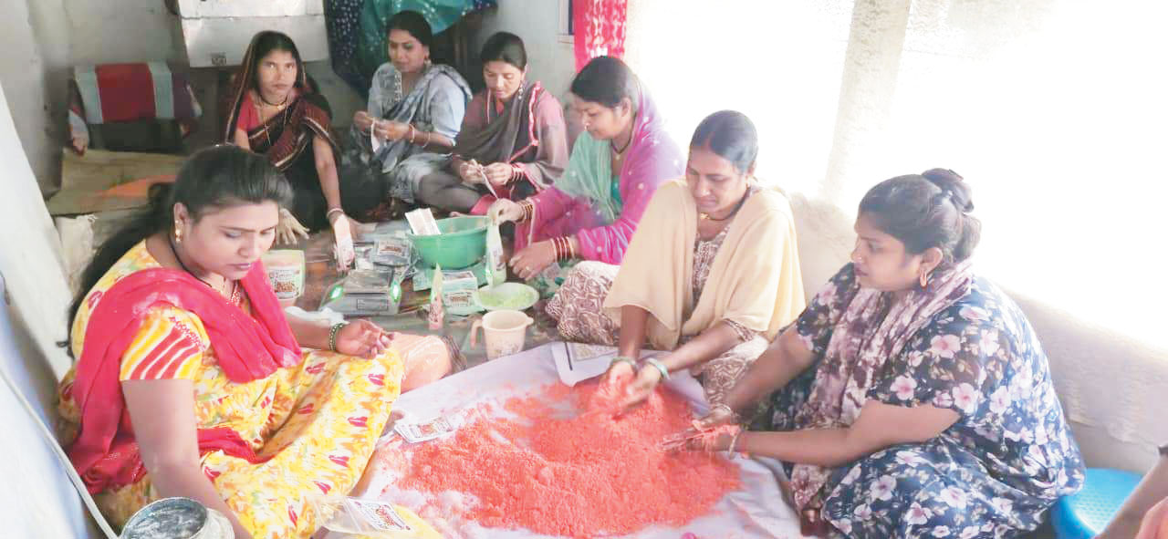 होली होगी महिला समूह के हर्बल गुलाल से सराबोर