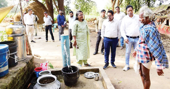 कलेक्टर ने जल जीवन मिशन के कार्यों का किया निरीक्षण