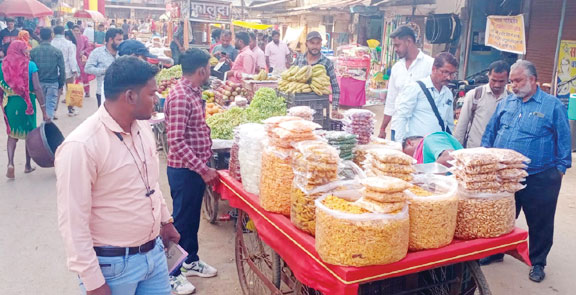 मेला स्थल पर 50 किलो पॉलीथिन जब्त