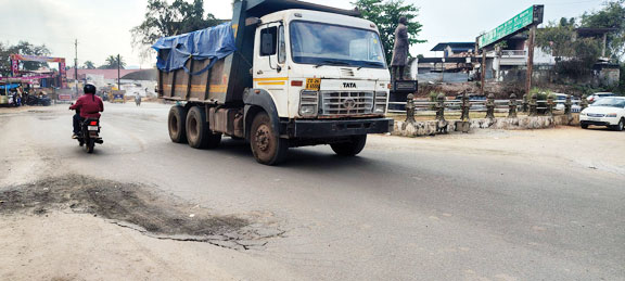 भारी वाहनों से हादसे का अंदेशा