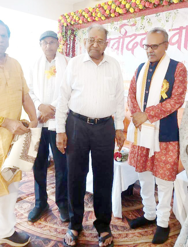 नवल किशोर अग्रवाल को कर्म ही पूजा सम्मान