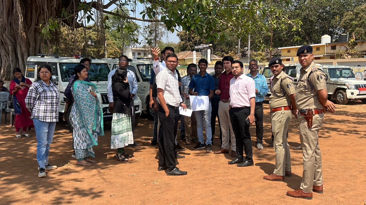 अंतरराष्ट्रीय महिला दिवस पर मिनी स्टेडियम, बस्तर में मुख्यमंत्री के आगमन की तैयारियों का कमिश्नरऔर कलेक्टर ने लिया जायजा