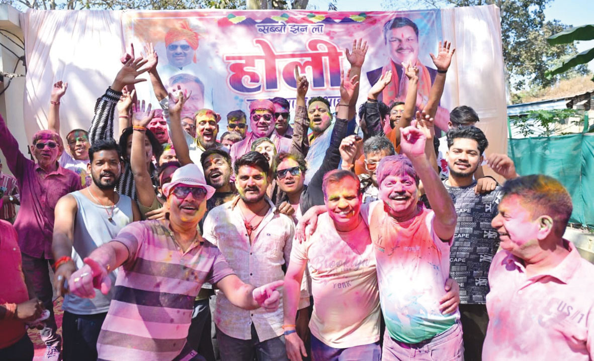 होली मिलन समारोह में  शिक्षा मंत्री हुए शामिल